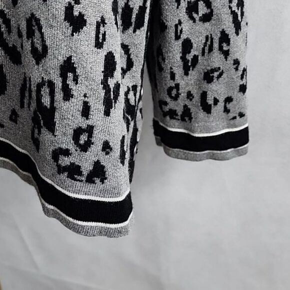 Animal Print Soft Detailed Knit Long Sleeved Tunic with Black & White Trim - Picture 5 of 8